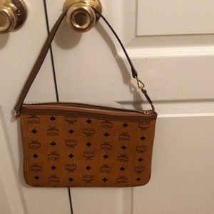 Authentic mcm pouch ✨